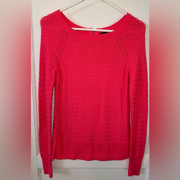 American Eagle Hot Pink Sweater Size Medium - Picture 1 of 3